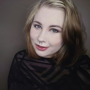 Meet your Posher, Cassandra